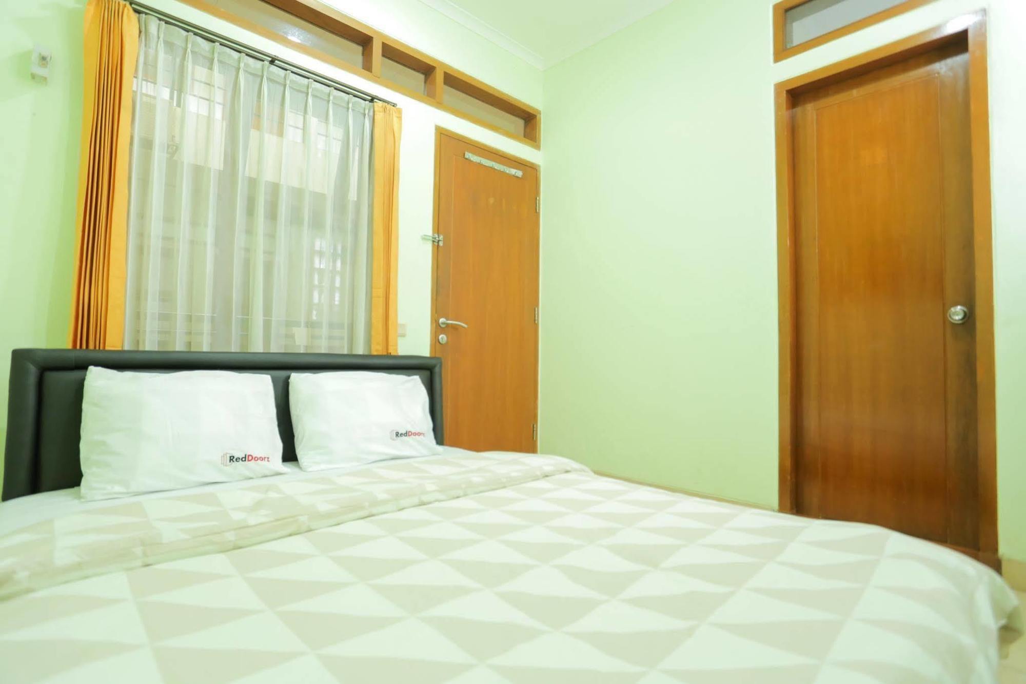 Reddoorz Near Sukajadi Hotel Bandung Ngoại thất bức ảnh